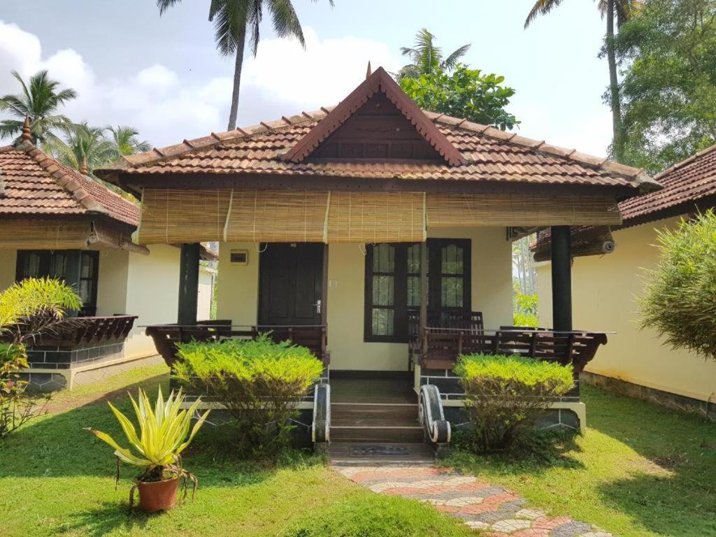 Maadathil Cottages & Beach Resort バルカラ エクステリア 写真