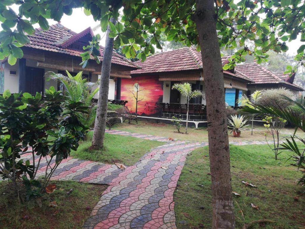 Maadathil Cottages & Beach Resort バルカラ エクステリア 写真