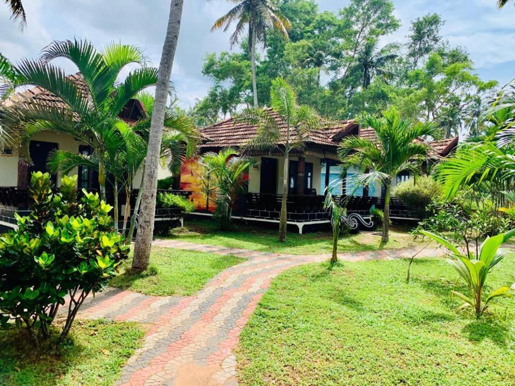 Maadathil Cottages & Beach Resort バルカラ エクステリア 写真