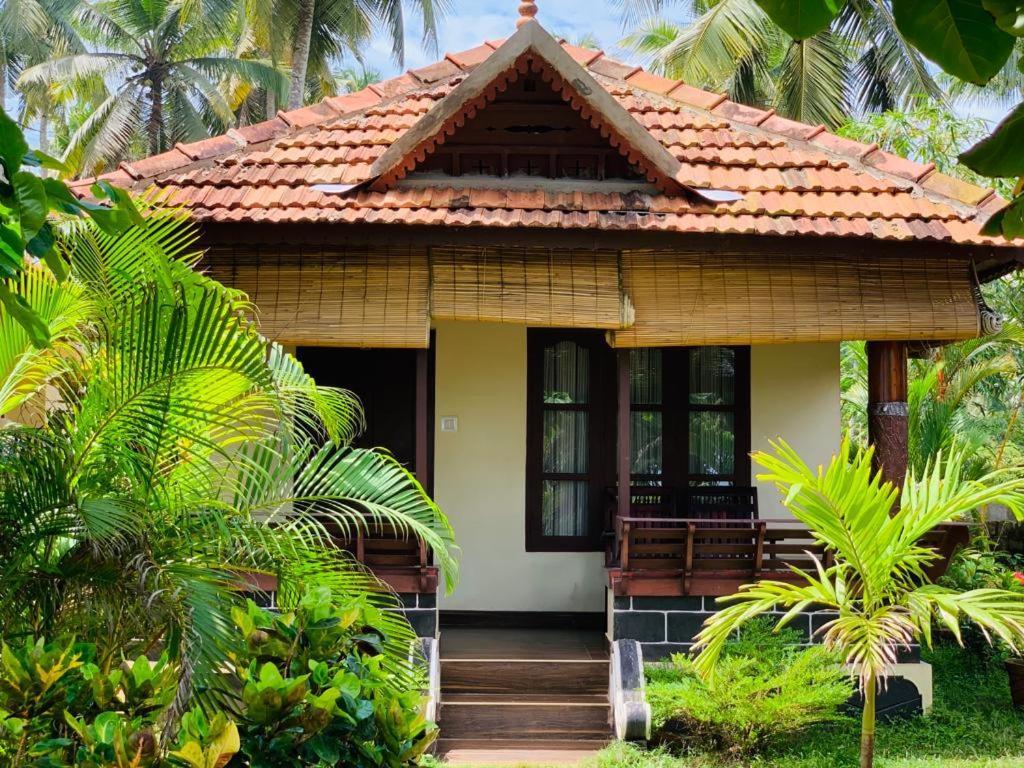 Maadathil Cottages & Beach Resort バルカラ エクステリア 写真